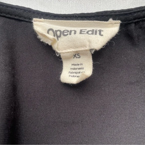 Nordstrom Black Satin Puff Sleeve Lace Trim V-Neck Crop Top Size XS - Picture 10 of 10